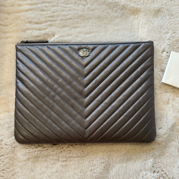 CHANEL Handbags - Chanel lambskin silver clutch